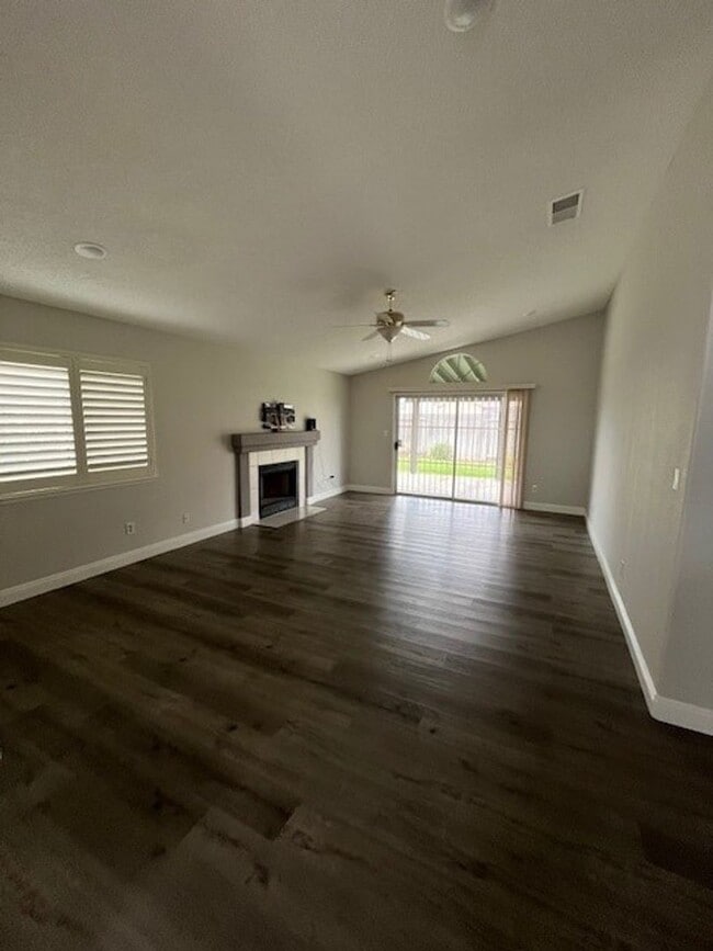 Foto del edificio - 8621 Willow Spring Ct