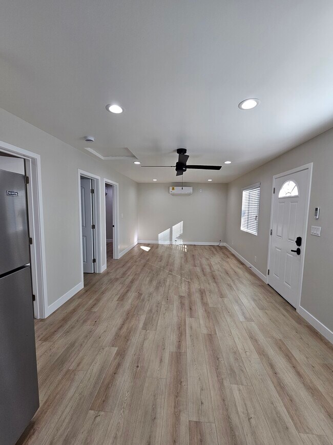 Building Photo - 11649 Sunglow St