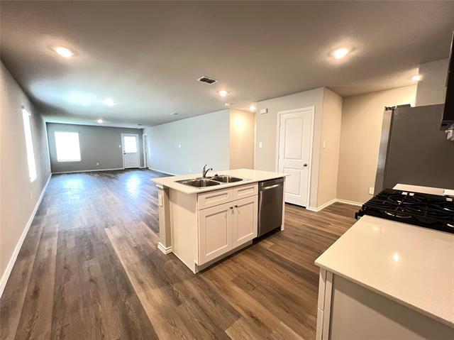 Foto del edificio - 5557 Rollins Dr