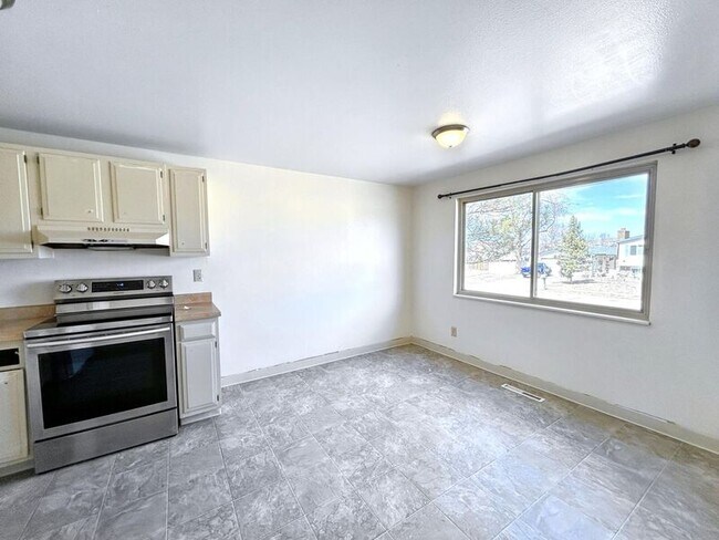 Building Photo - 530 Avenida Del Cielo