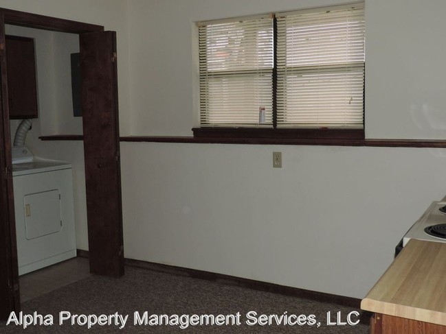 Building Photo - 403 N Ridgeview Dr