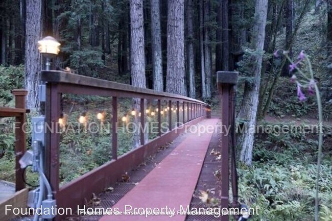 Foto del edificio - 7349 Lucas Valley Rd