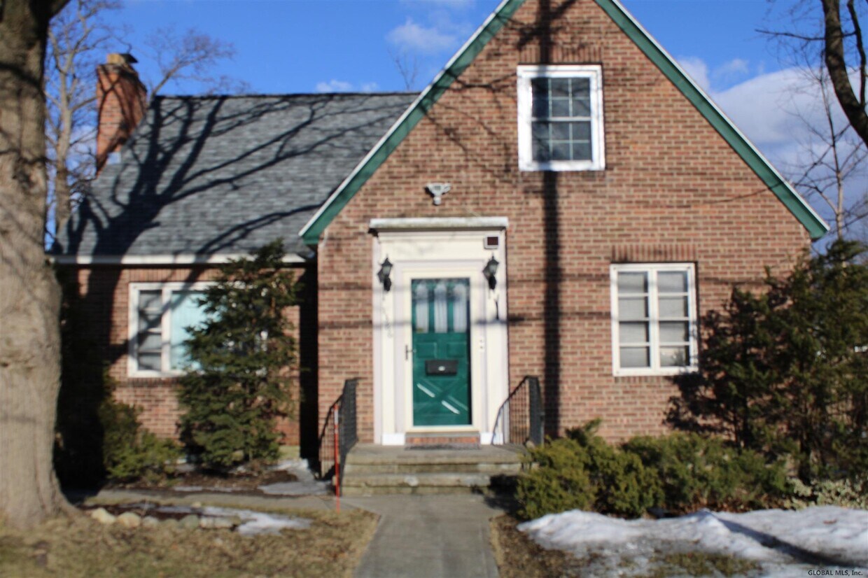 1366 Helderberg Ave, Rotterdam, NY 12306 Room for Rent in Rotterdam