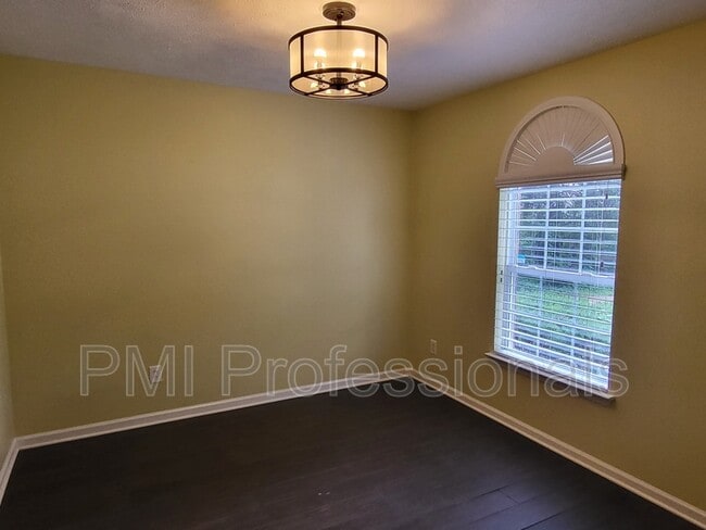 Building Photo - 1417 Middleborough Ct