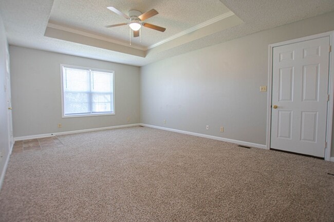 Building Photo - Pet Friendly Three Bedroom!