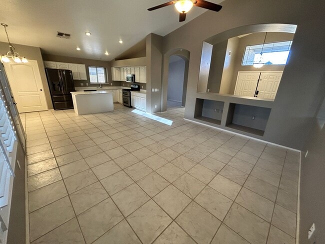 Building Photo - 3 Bed/ 2 Bath Home with Den in Arrowhead Ranch with Pool!