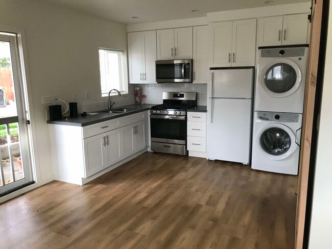 Building Photo - 6207 Goodland Ave