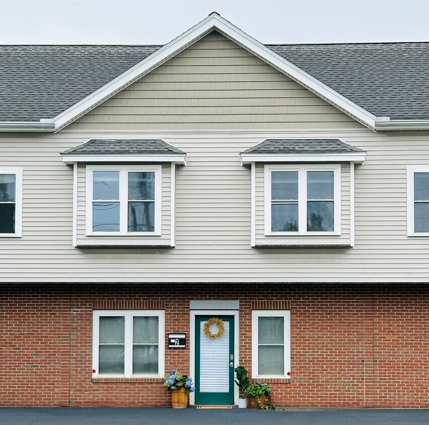 Primary Photo - 21 E Pearl St