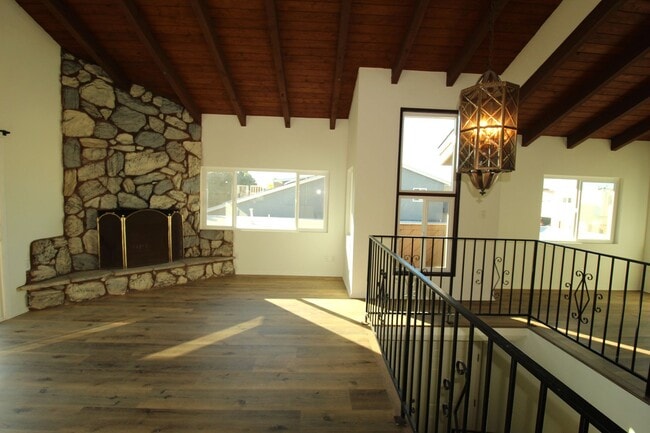 Building Photo - Oxnard Shores Beach Home- Walk To The Sand!