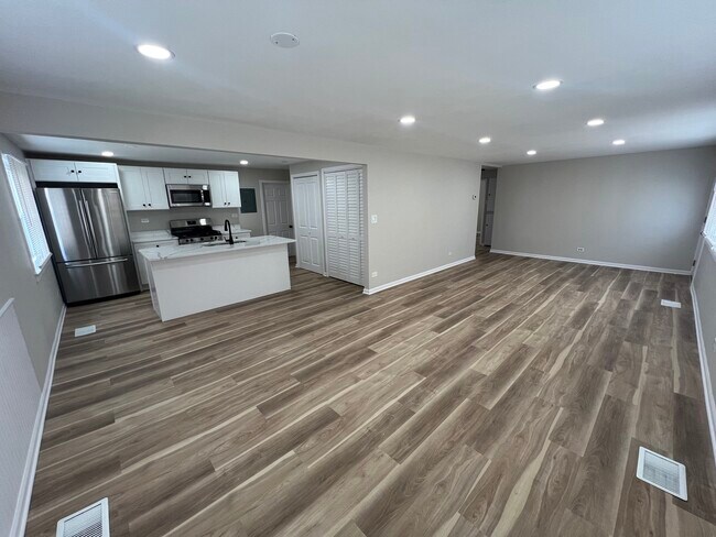 Foto del edificio - 4813 W 102nd St