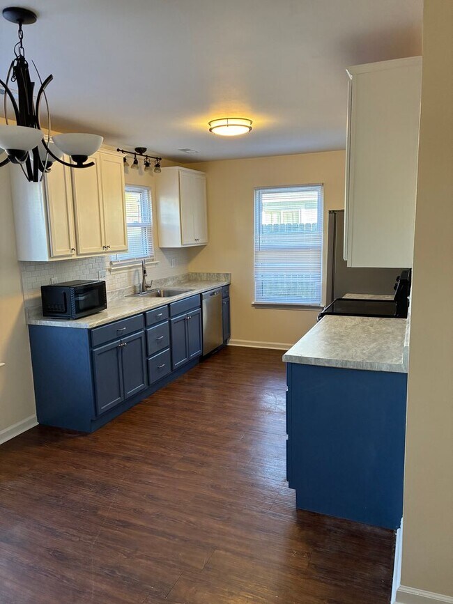 Building Photo - Updated Cape Cod