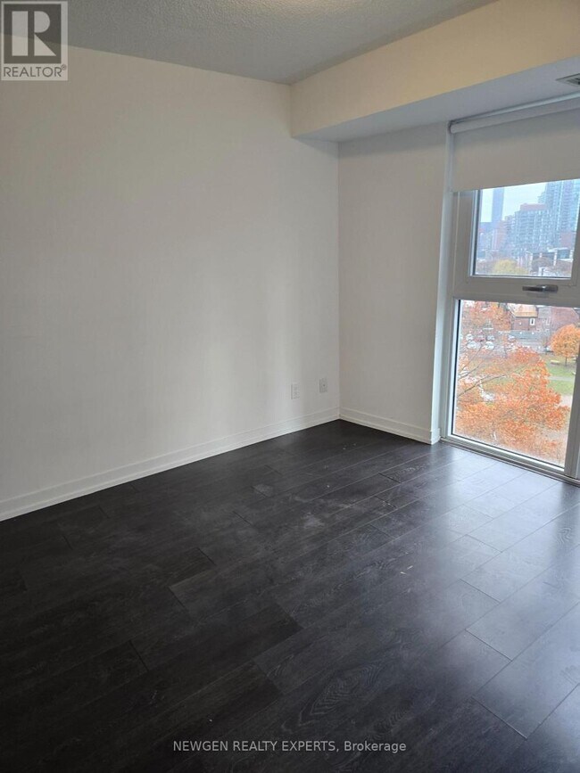 Building Photo - 219 Dundas St E