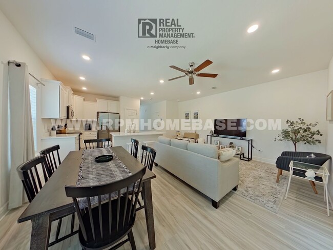 Building Photo - **Special Move-In Offer!** Stunning New To...