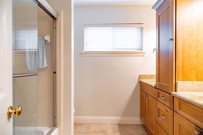 Building Photo - 18310 Spellbrook Dr