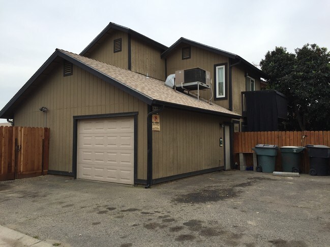 Building Photo - 1040 S Edison St