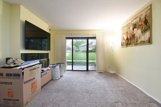 Foto del edificio - 274 Elmwood Ln