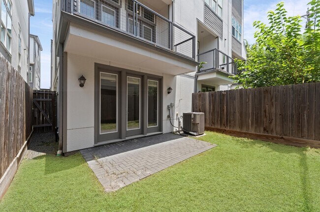 Foto del edificio - 9635 Riddlewood Ln