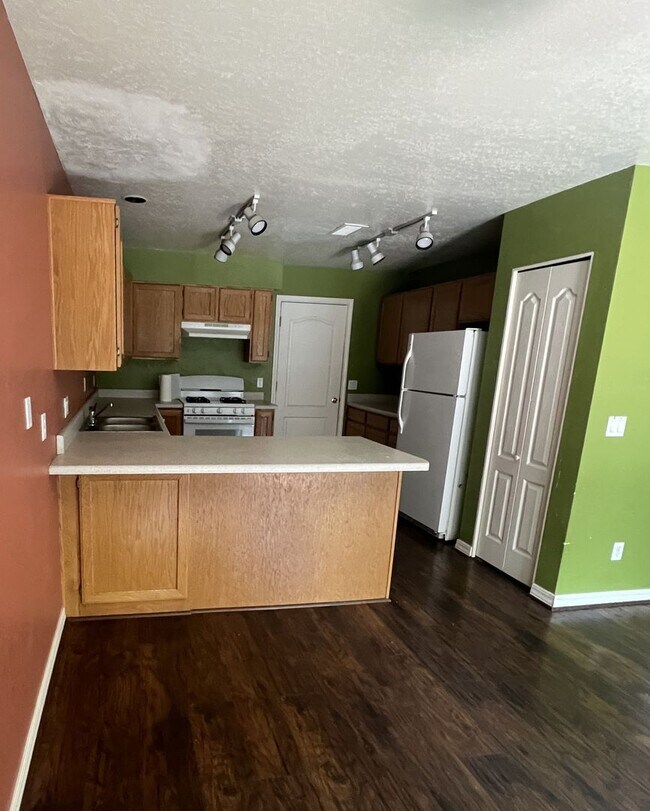 Foto del edificio - AVAILABLE NOW! 3 Bed/2.5 Bath in The Townh...