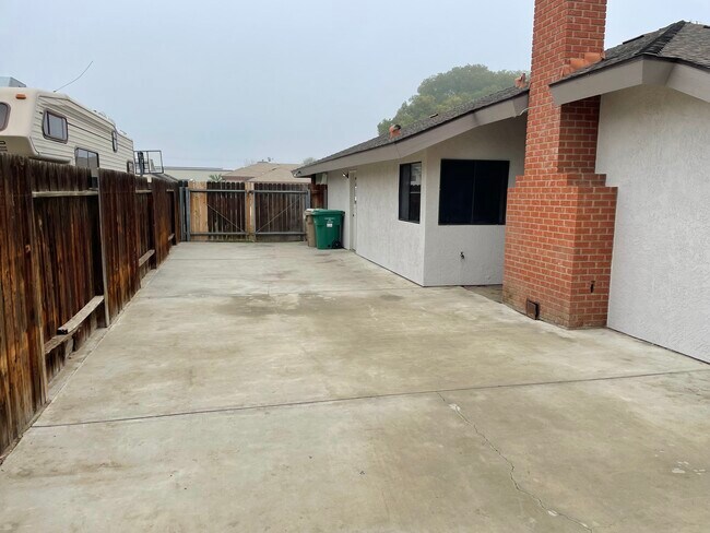 Foto del edificio - 2101 Deerfield St