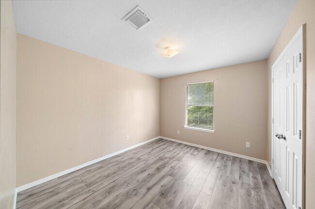 Foto del edificio - 6503 Holly Cove Ln