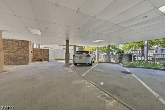 Foto del edificio - 594-596 Jefferson Avenue Unit 104
