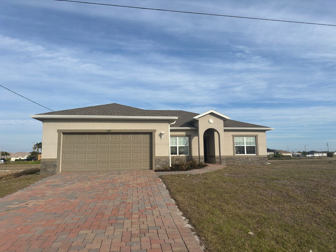 Primary Photo - 3 Bedroom - 2 Bathrooms - 2 Car Garage - N...