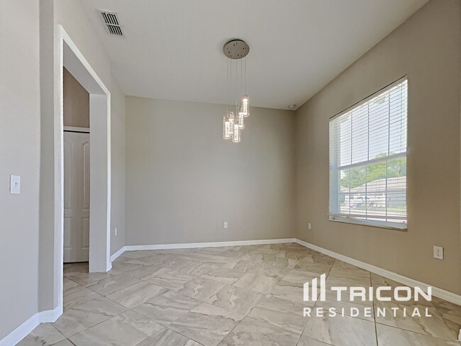 Building Photo - 221 Kissengen Park Dr