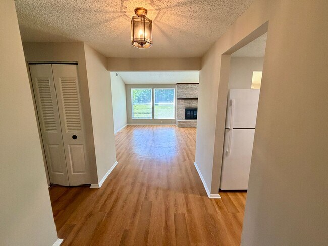 Building Photo - Large Lot; Fenced Backyard; No HOA