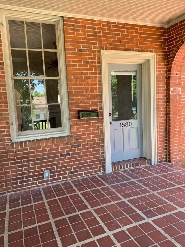 Foto del edificio - 1580 Oglethorpe St