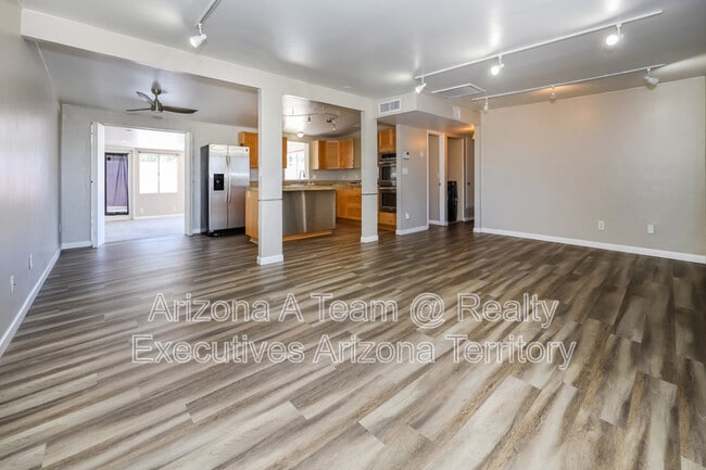 Foto del edificio - 3221 S Grady Ave