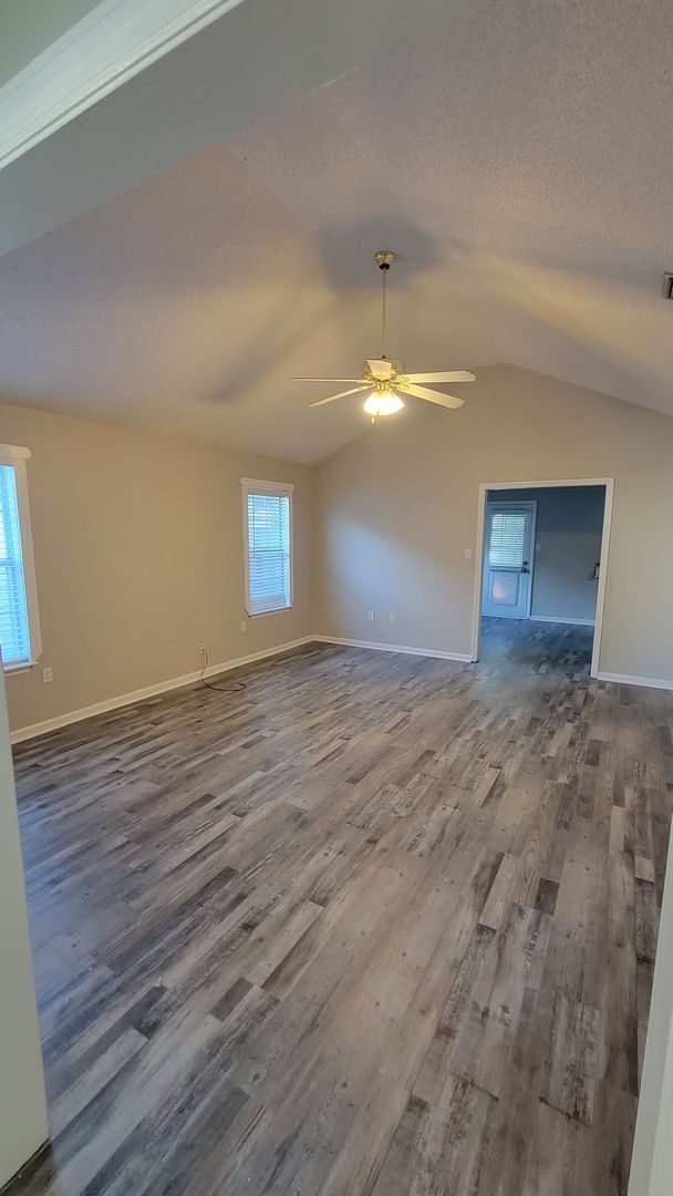 Building Photo - Cute 3BD/2BA located on a cul-de-sac!