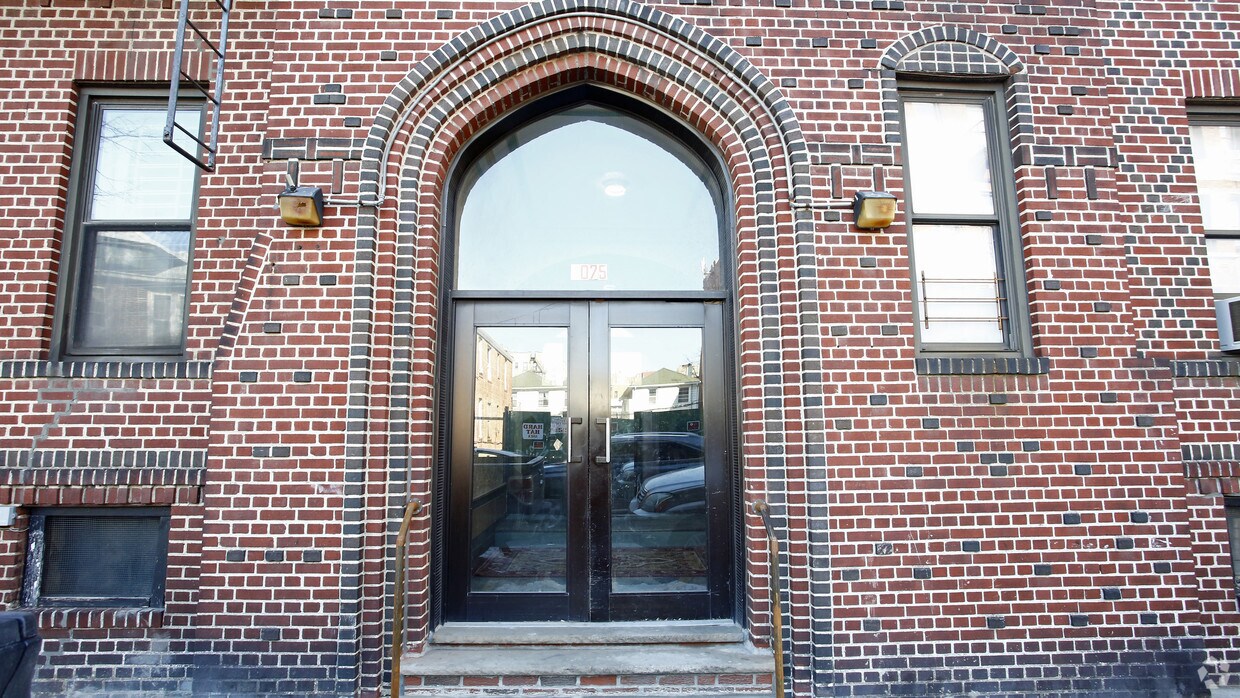 Foto del edificio - 3075 Brighton 14th St