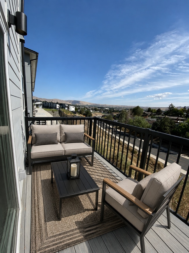 Building Photo - Pool Days, Pickleball Nights, and Plenty of Space!