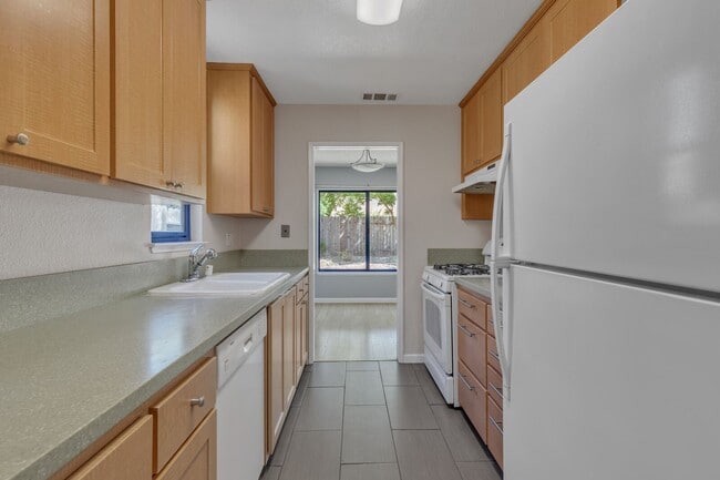 Building Photo - 115 Guaymas Pl