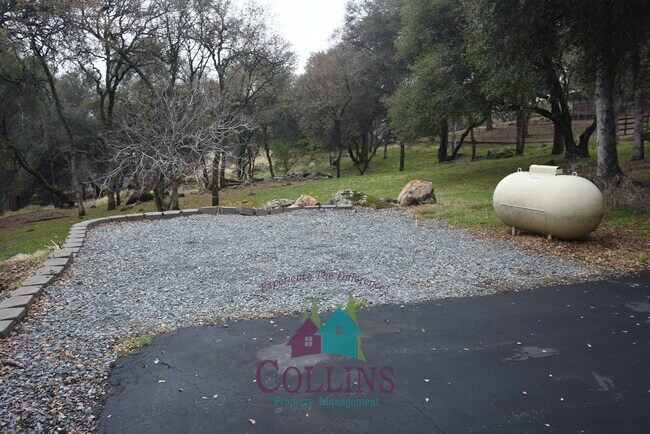 Building Photo - 2045 Ross Dr