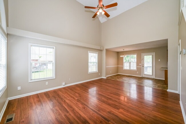 Building Photo - 1422 Huddersfield Dr
