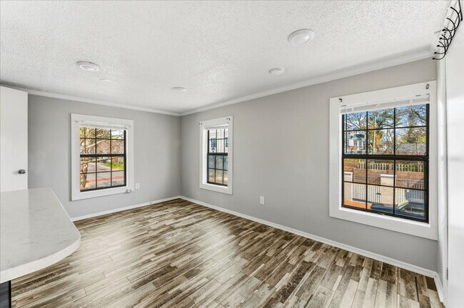 Foto del edificio - Charming Studio in a Great Location – $1,100/month