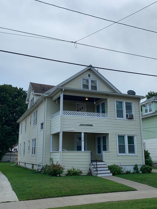 Building Photo - 22 Utica Ave