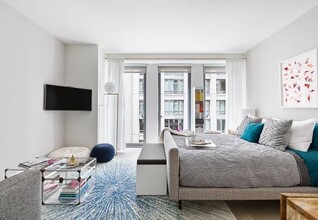 Building Photo - 77 W 24th St