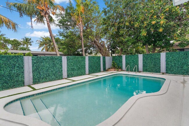 Foto del edificio - 904 SE 13th Ct