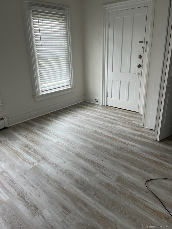 Building Photo - 568 Danbury Rd