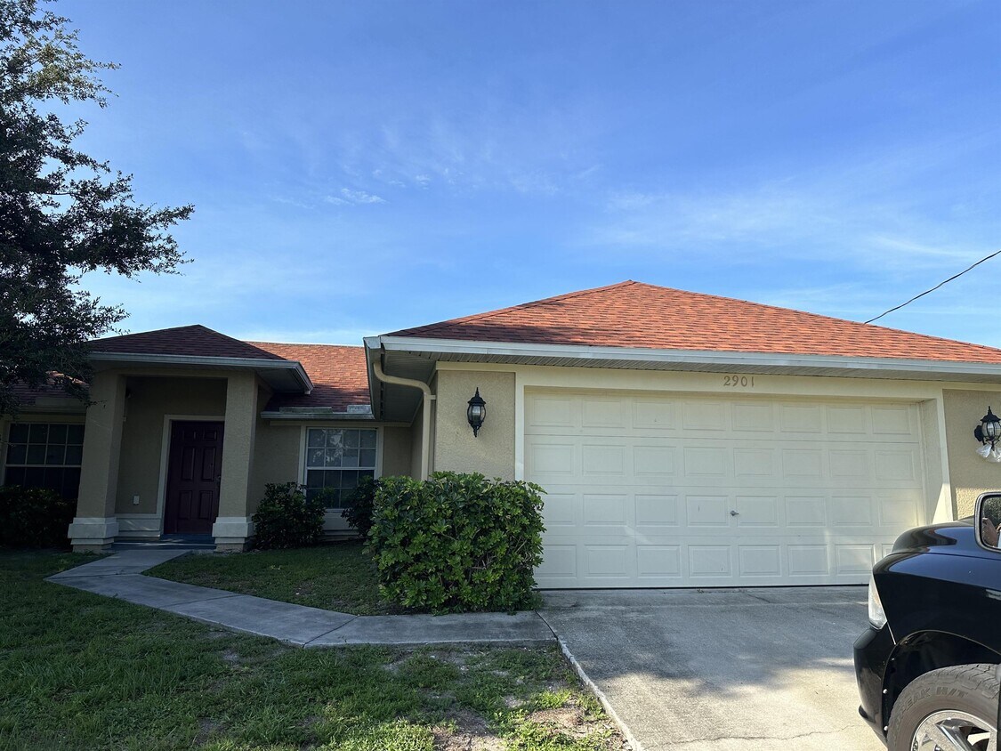 Foto principal - 2901-2933 33rd St SW