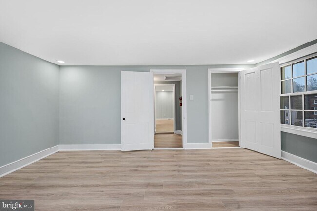 Foto del edificio - 223-225 Kings Hwy E