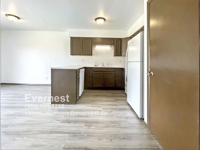 Building Photo - 2-Bedroom, 2-Bathroom Home with Modern Ame...