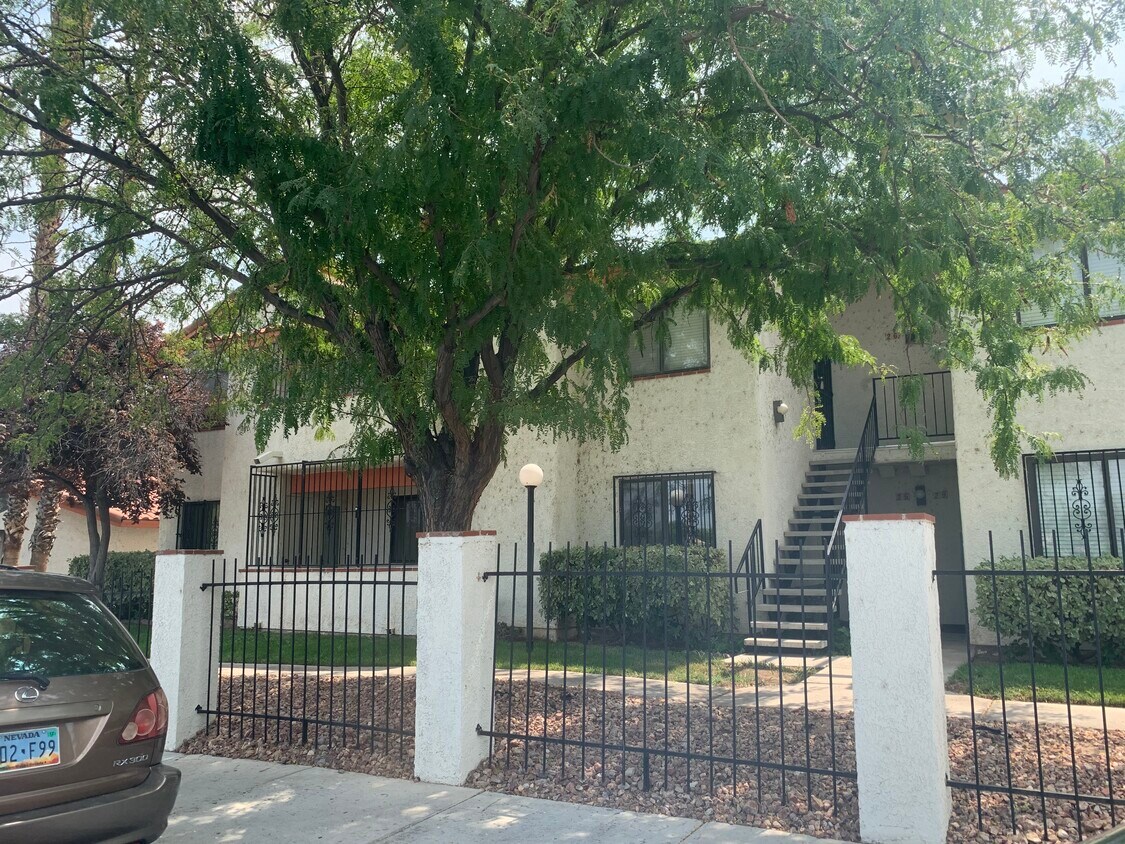 1701 E Katie Ave, Las Vegas, NV 89119 Condo for Rent in Las Vegas, NV