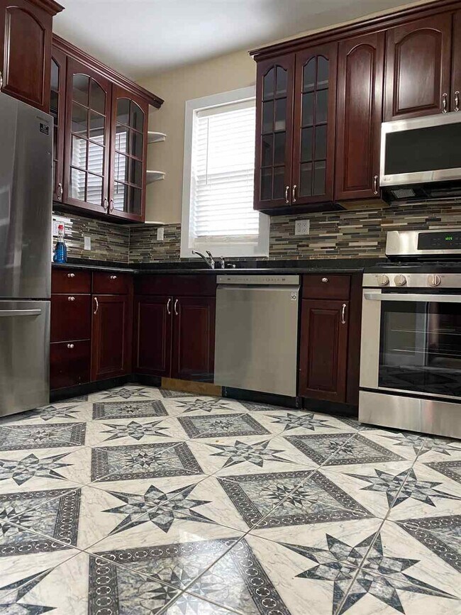 Building Photo - 121 Newman Ave