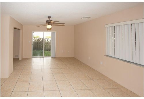 Foto del edificio - 964 N 18th Ct