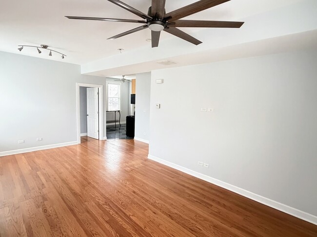 Foto del edificio - 2326 N Kostner Ave