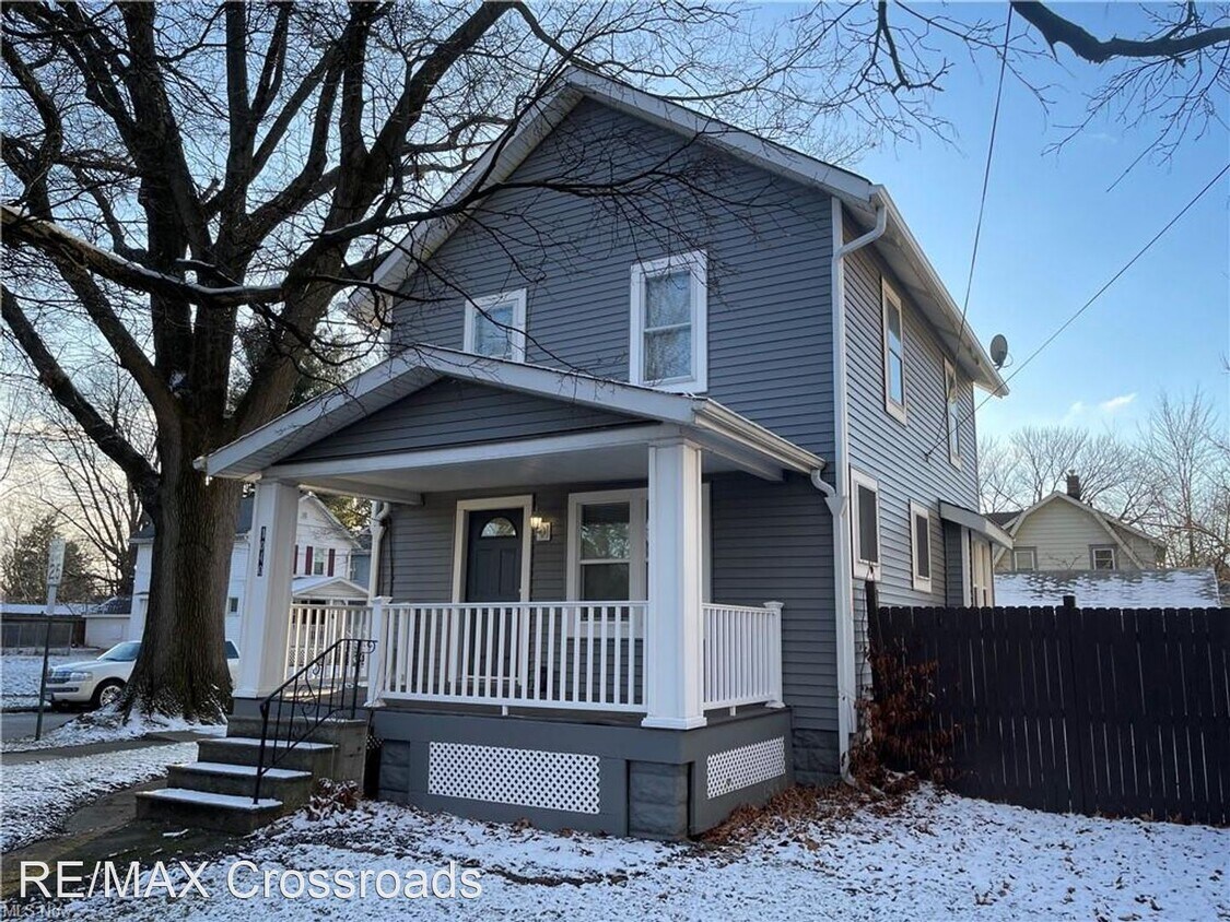 Primary Photo - 3 br, 1 bath House - 1040 Burkhadt Ave