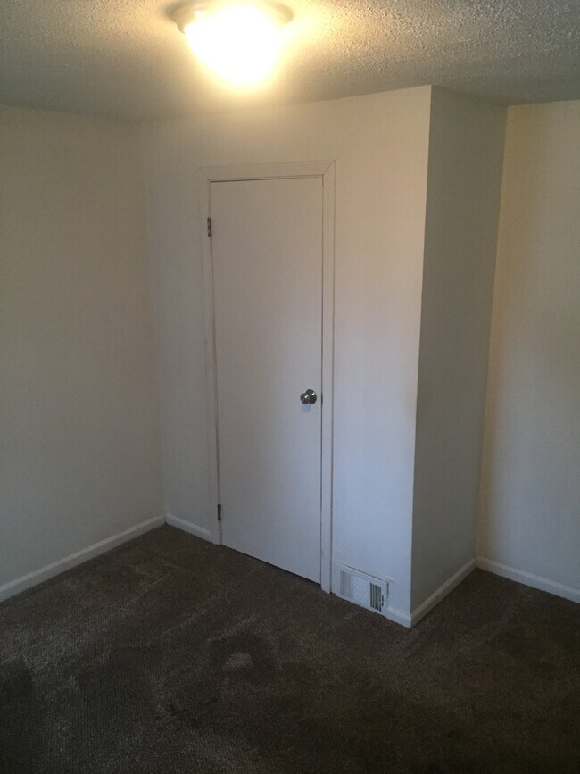 Foto del edificio - 496 Blossom Rd